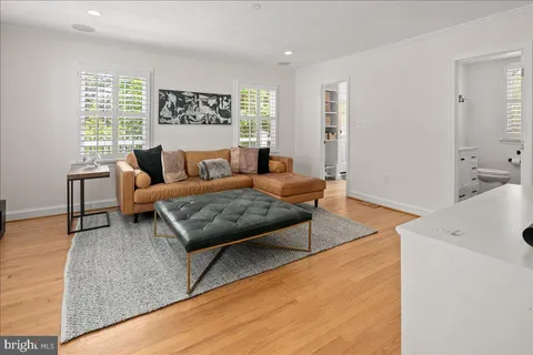 $950,000 | 10208 Summit Avenue, Kensington, MD 20895