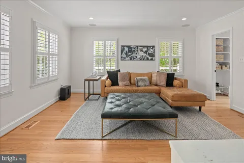 $950,000 | 10208 Summit Avenue, Kensington, MD 20895