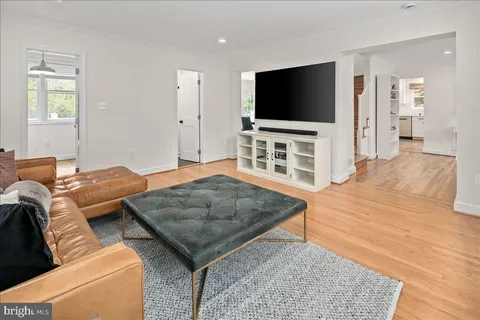 $950,000 | 10208 Summit Avenue, Kensington, MD 20895