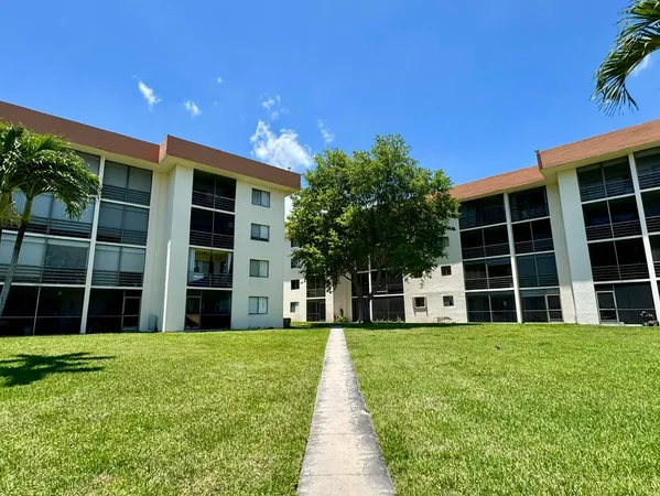 $229,000 | 5981 VÃa Vermilya, Unit 208, Lake Worth, FL 33462