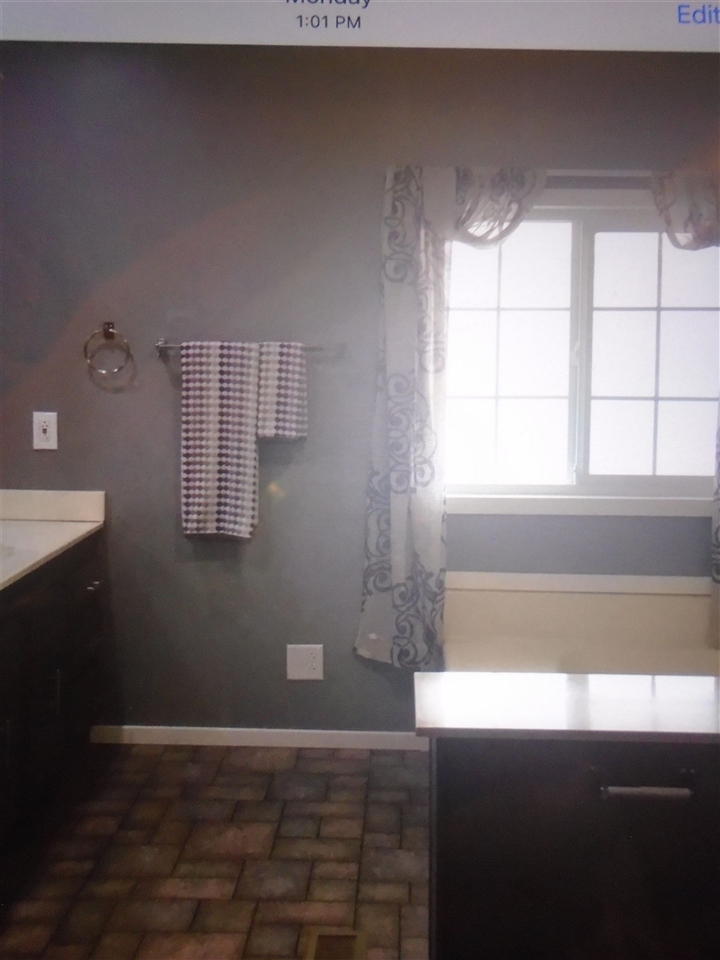 1200 South Carpenter Road, Unit 121 Modesto, CA 95351 - Photo 23 of 35 a bathroom with a bathtub and a window