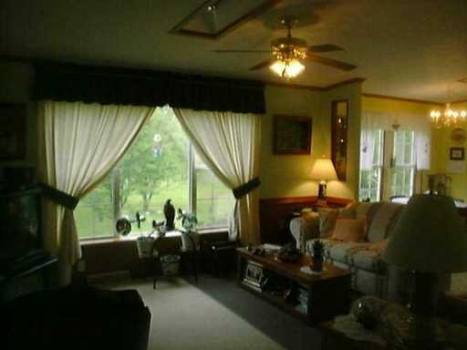 814 Edmon Road Apollo, PA 15613 - Photo 3 of 6