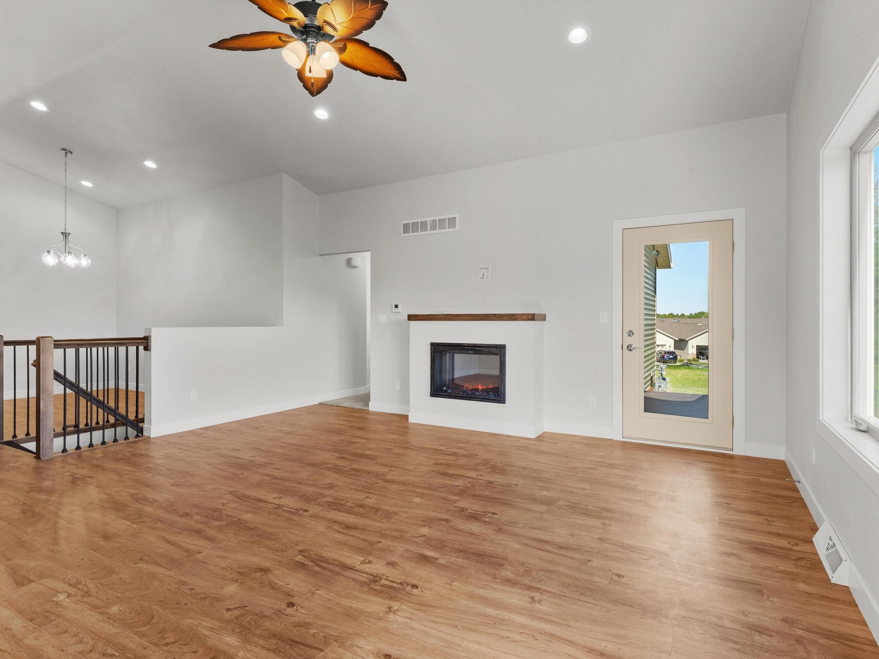 4403 Tannery Road Two Rivers, WI 54241 - Photo 6 of 30 Living Room