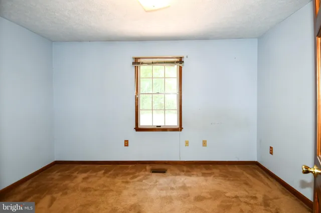 a view of a window in an empty room