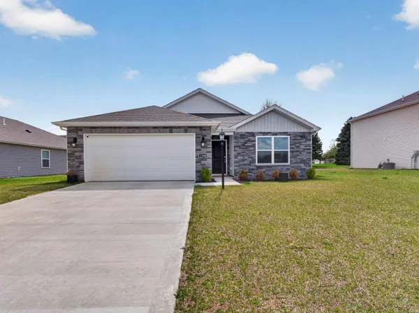 $328,900 | 1200 Greenbrier Boulevard, Warsaw, IN 46582