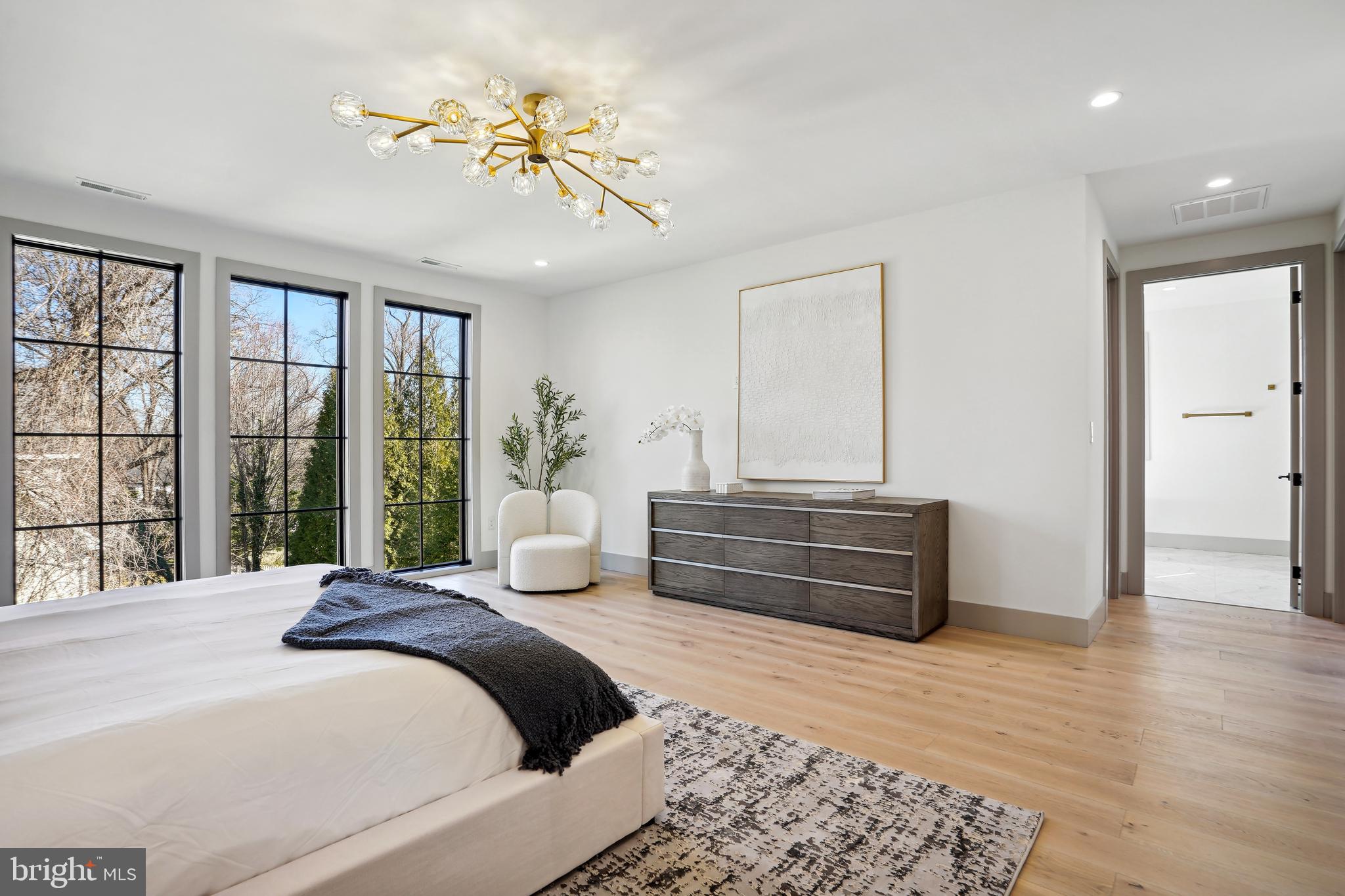 1807 Franklin Avenue McLean, VA 22101 - Photo 22 of 57 Amazing Chandelier