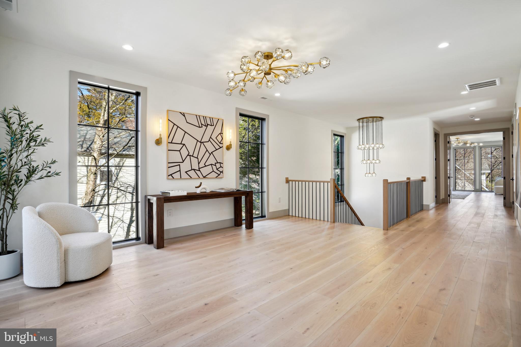 1807 Franklin Avenue McLean, VA 22101 - Photo 32 of 57 Gallery like loft and hallway