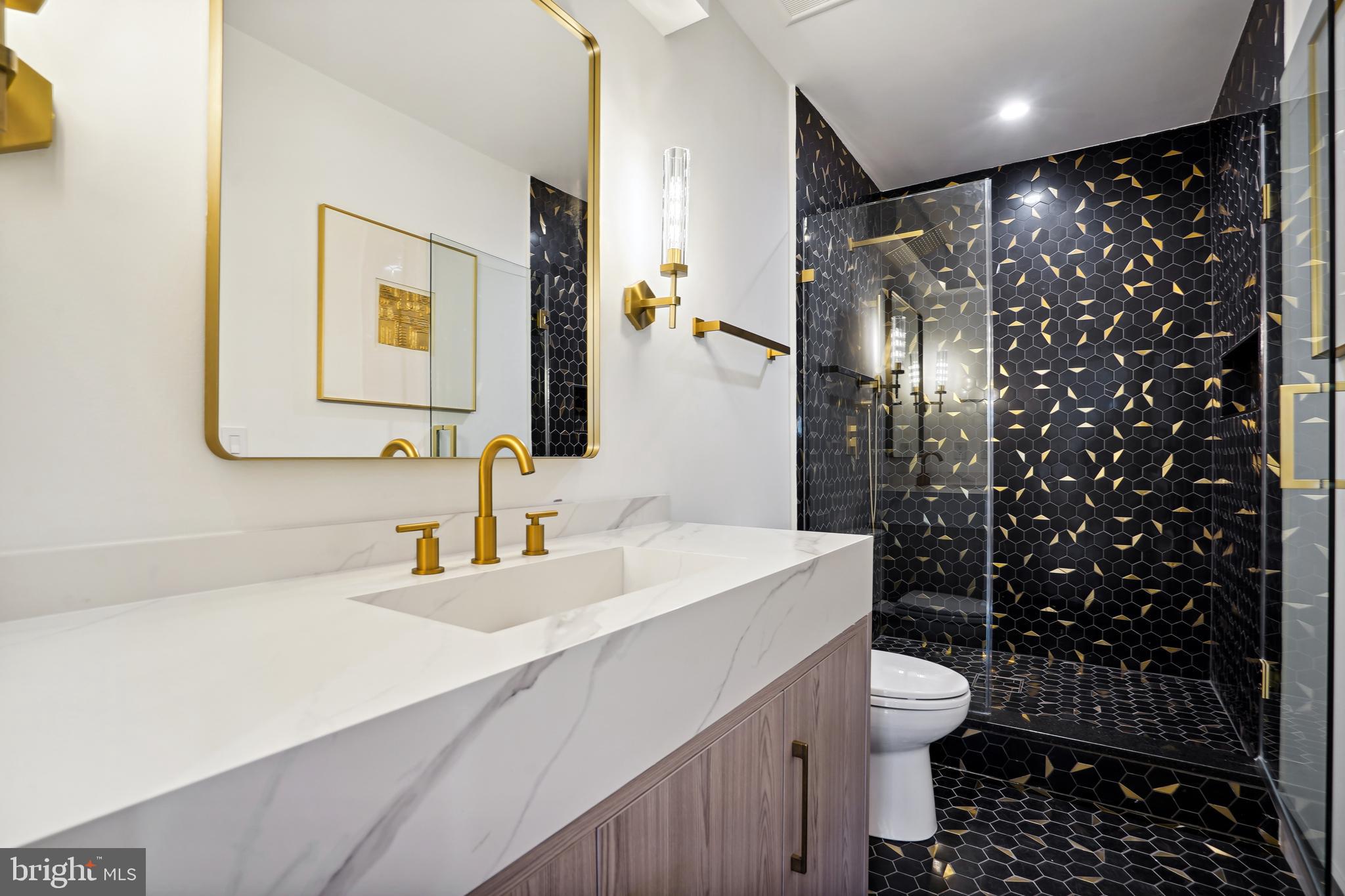 1807 Franklin Avenue McLean, VA 22101 - Photo 44 of 57 Sparkling guest suite bathroom