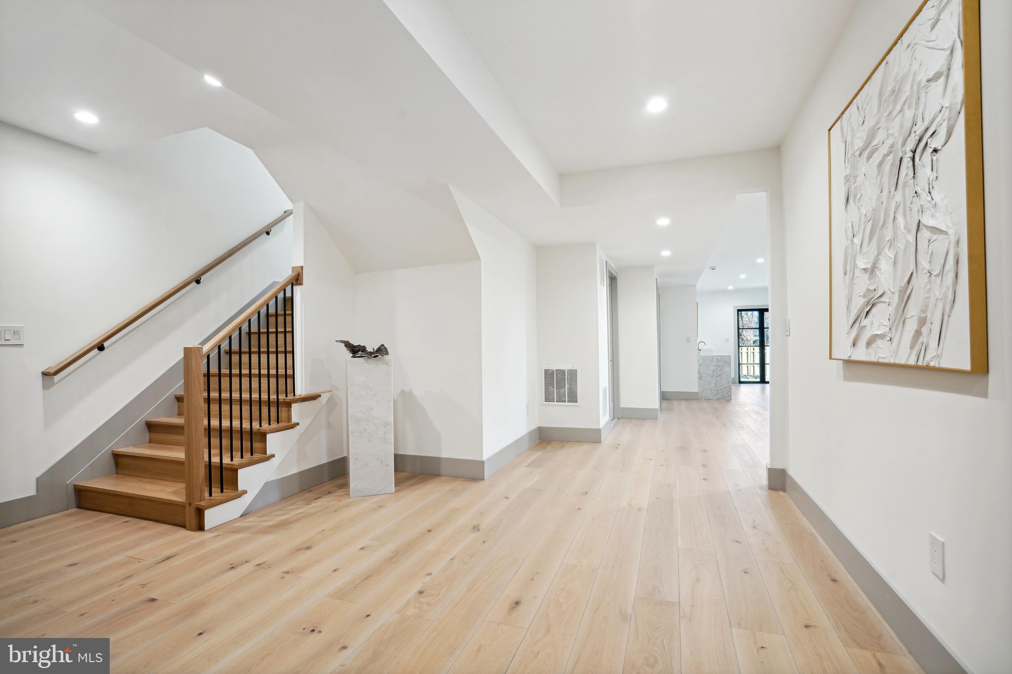 1807 Franklin Avenue McLean, VA 22101 - Photo 45 of 57 Stair & hallway gallery