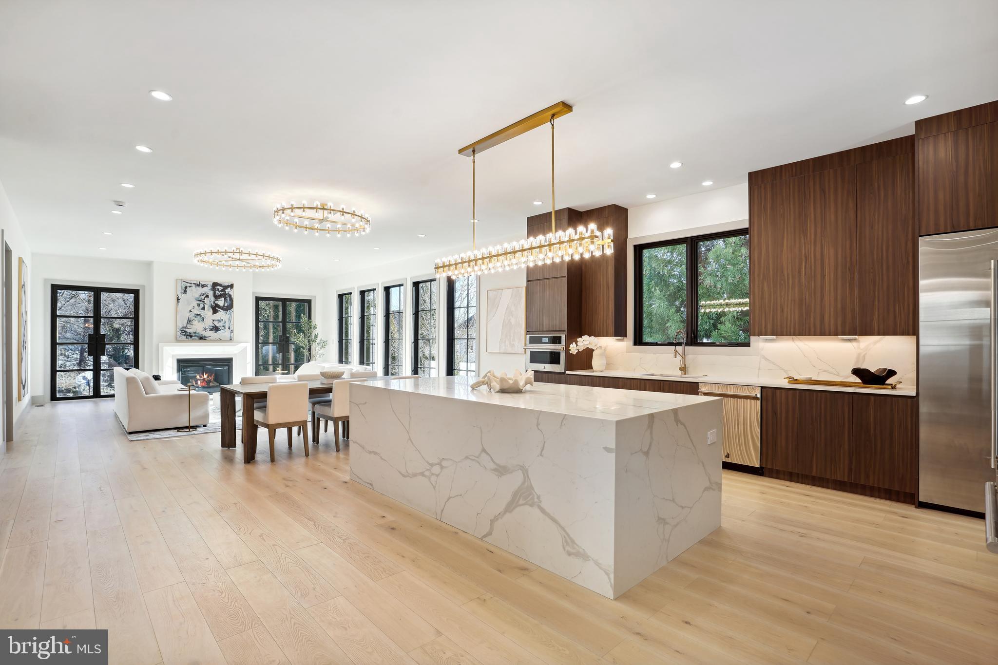 1807 Franklin Avenue McLean, VA 22101 - Photo 9 of 57 Timeless design kitchen w/ exquisite chandeliers