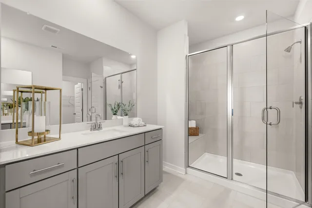 a en suite bathroom with a sink and mirror