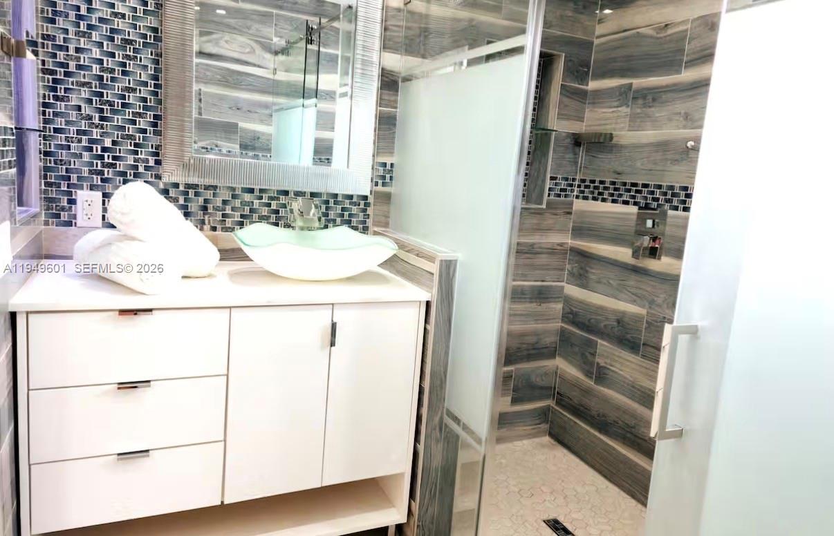 29450 Southwest 180th Avenue Homestead, FL 33030 - Photo 18 of 32 a bathroom with a sink and a mirror