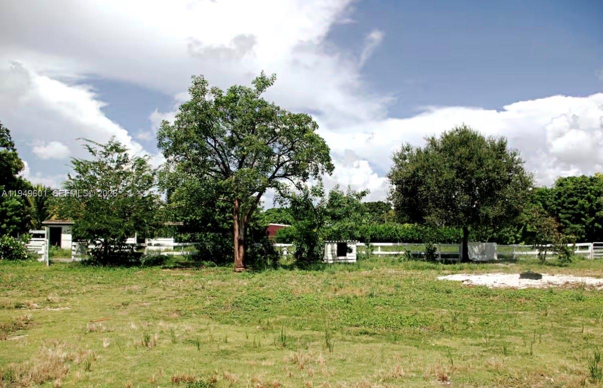 29450 Southwest 180th Avenue Homestead, FL 33030 - Photo 28 of 32 a view of outdoor space with garden