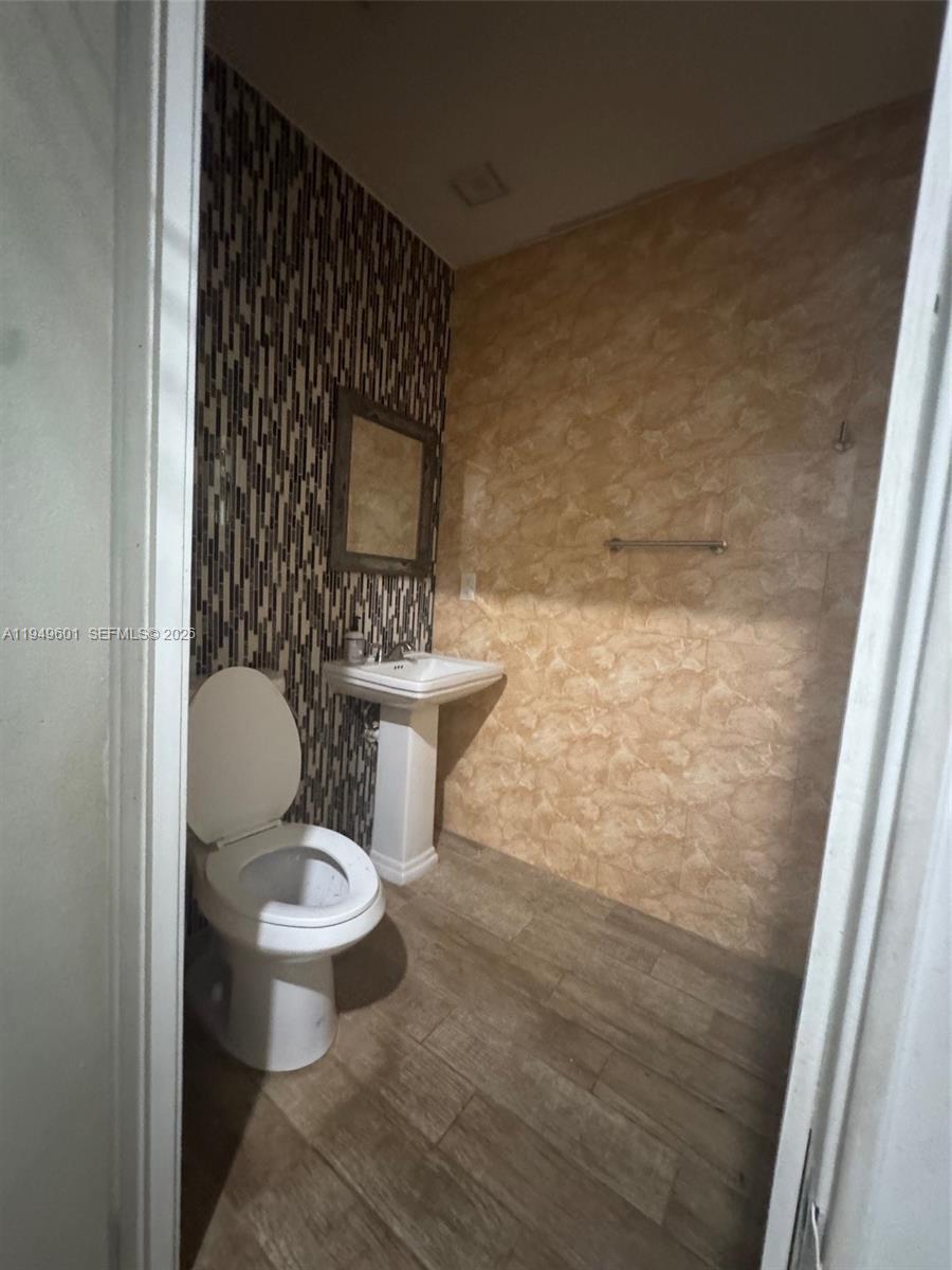 29450 Southwest 180th Avenue Homestead, FL 33030 - Photo 31 of 32 a bathroom with a toilet a sink and mirror