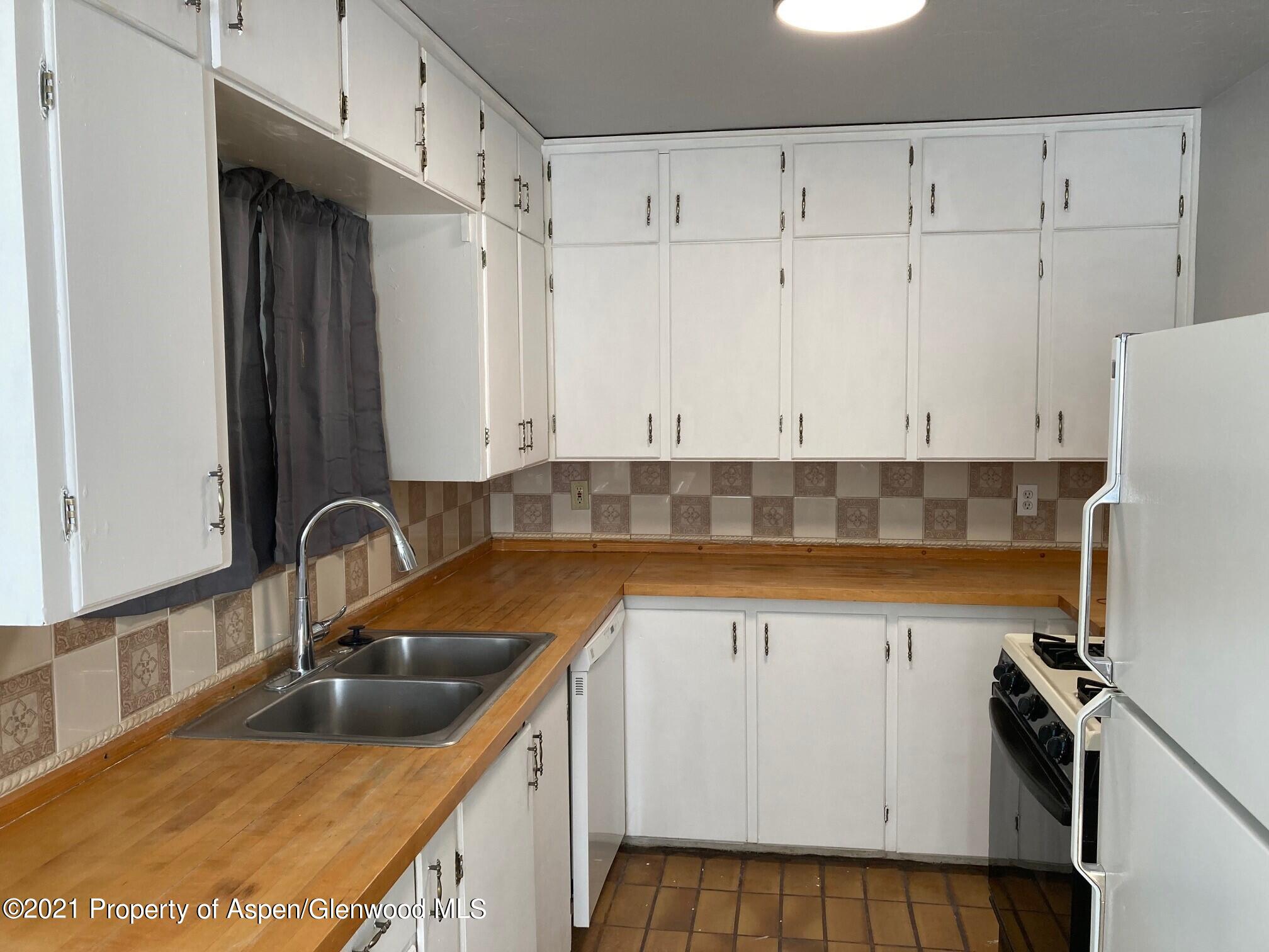518 Arnold Avenue Rifle, CO 81650 - Photo 8 of 17 8 kitchen