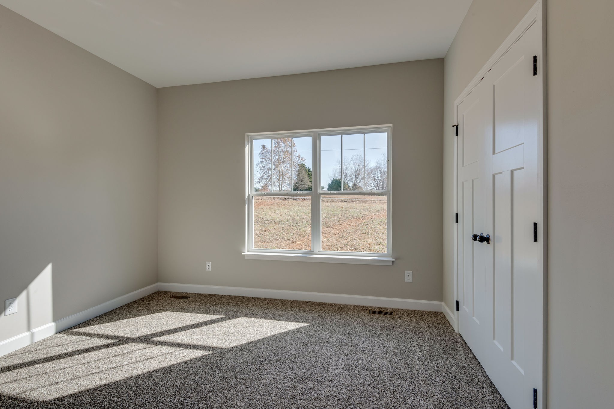 541 Murrell Road Dickson, TN 37055 - Photo 14 of 25 an empty room with a window