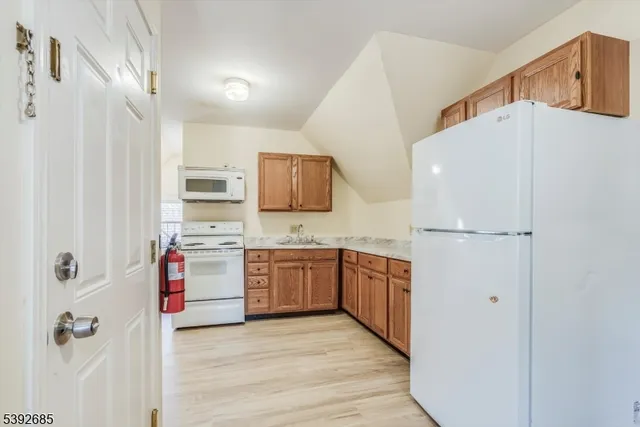 $2,200 | 7 Washington Street, Newton, NJ 07860