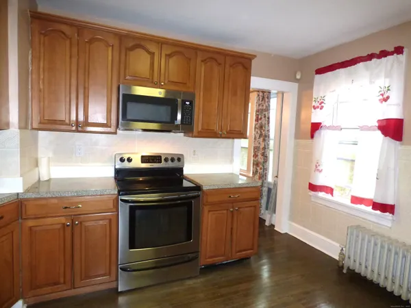 $2,300 | 1387 Norman Street, Bridgeport, CT 06604