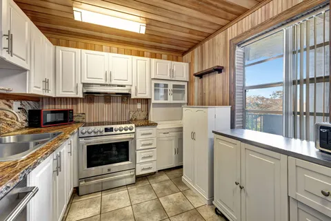 $180,000 | 3910 Inverrary Boulevard, Unit 601B, Lauderhill, FL 33319
