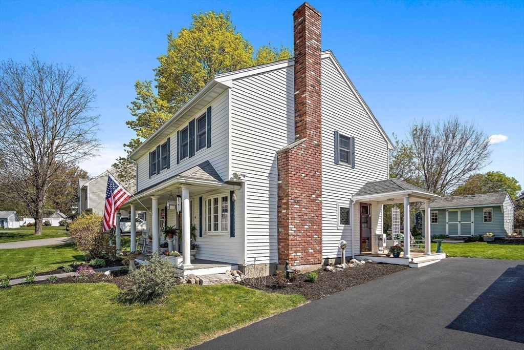 4 Jeffrey Road Billerica, MA 01821 - Photo 4 of 34 a front view of a house with garden