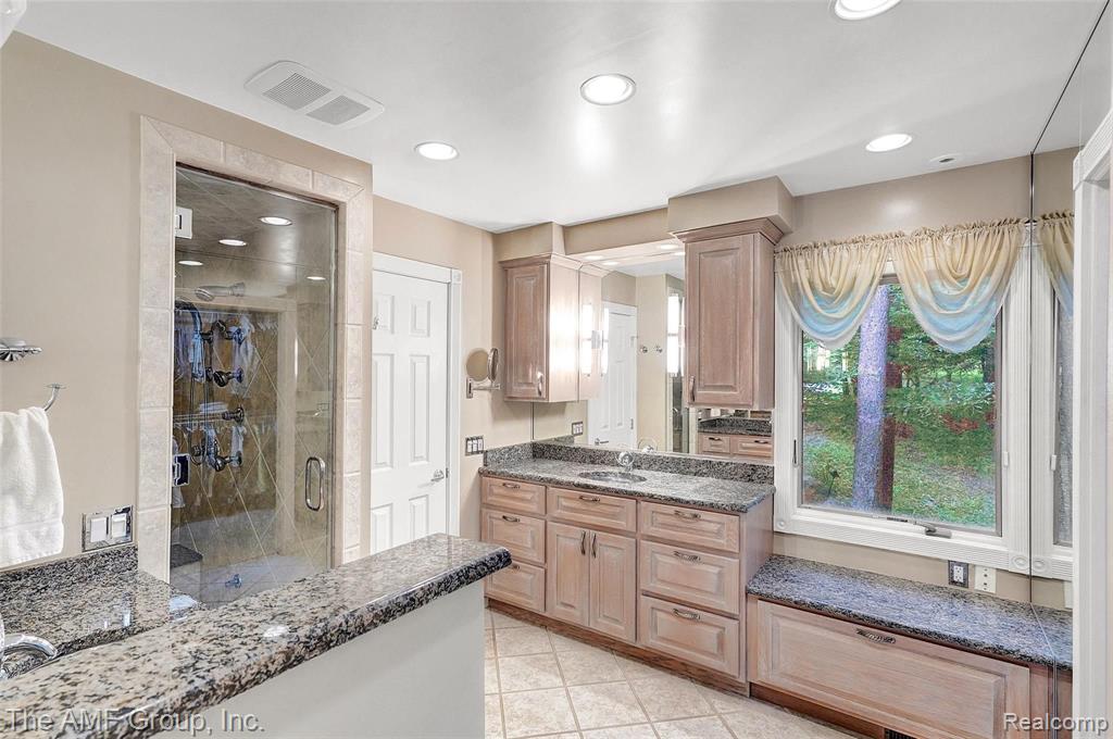 2695 Dutton Road Rochester Hills, MI 48306 - Photo 12 of 41