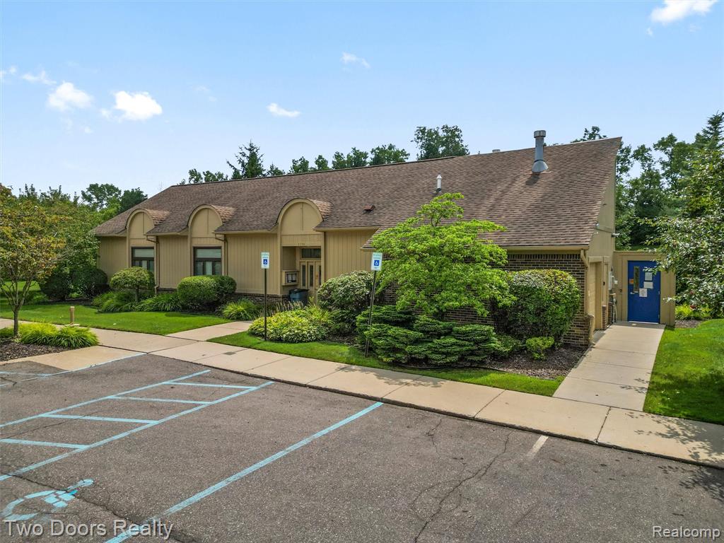2239 Crystal Drive Rochester Hills, MI 48309 - Photo 39 of 42