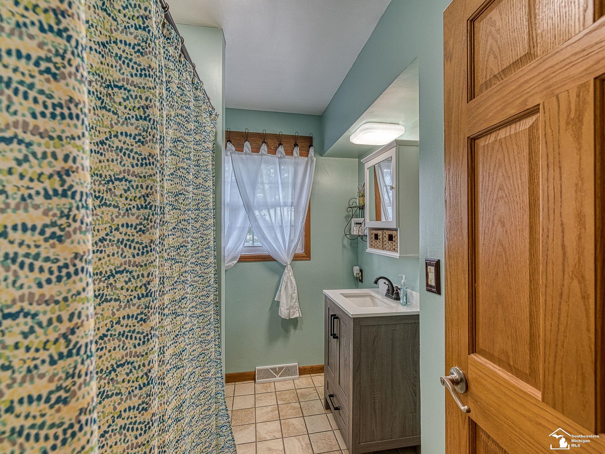 4801 Wells Road Petersburg, MI 49270 - Photo 16 of 24 50105936-15.JPG