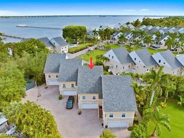 $2,500 | 819 James Street, Fort Myers, FL 33916