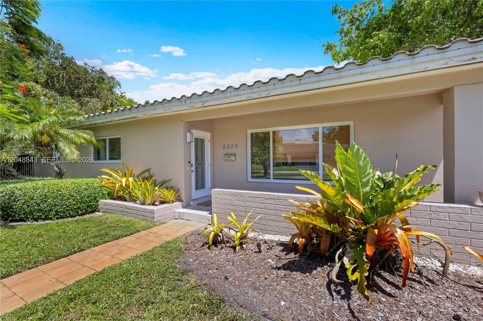 6325 Southwest 84th Street Miami, FL 33143 - Photo 7 of 33