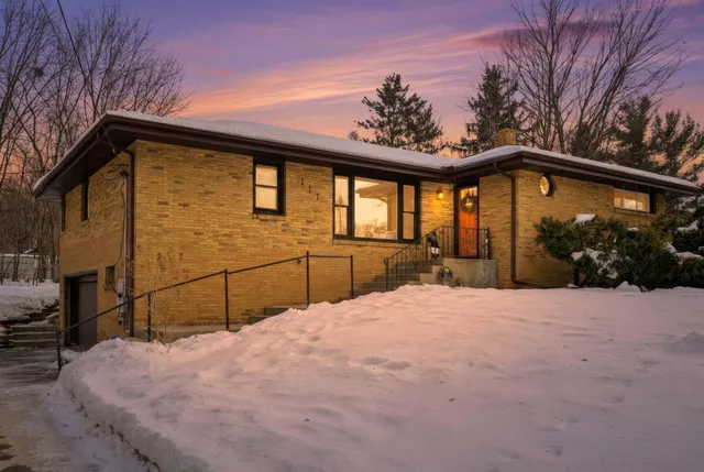 $260,000 | 117 North Fairview Avenue, Niles, MI 49120