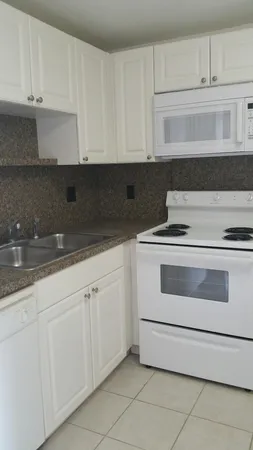 $1,700 | 1501 Crescent Circle, Unit C20, Lake Park, FL 33403