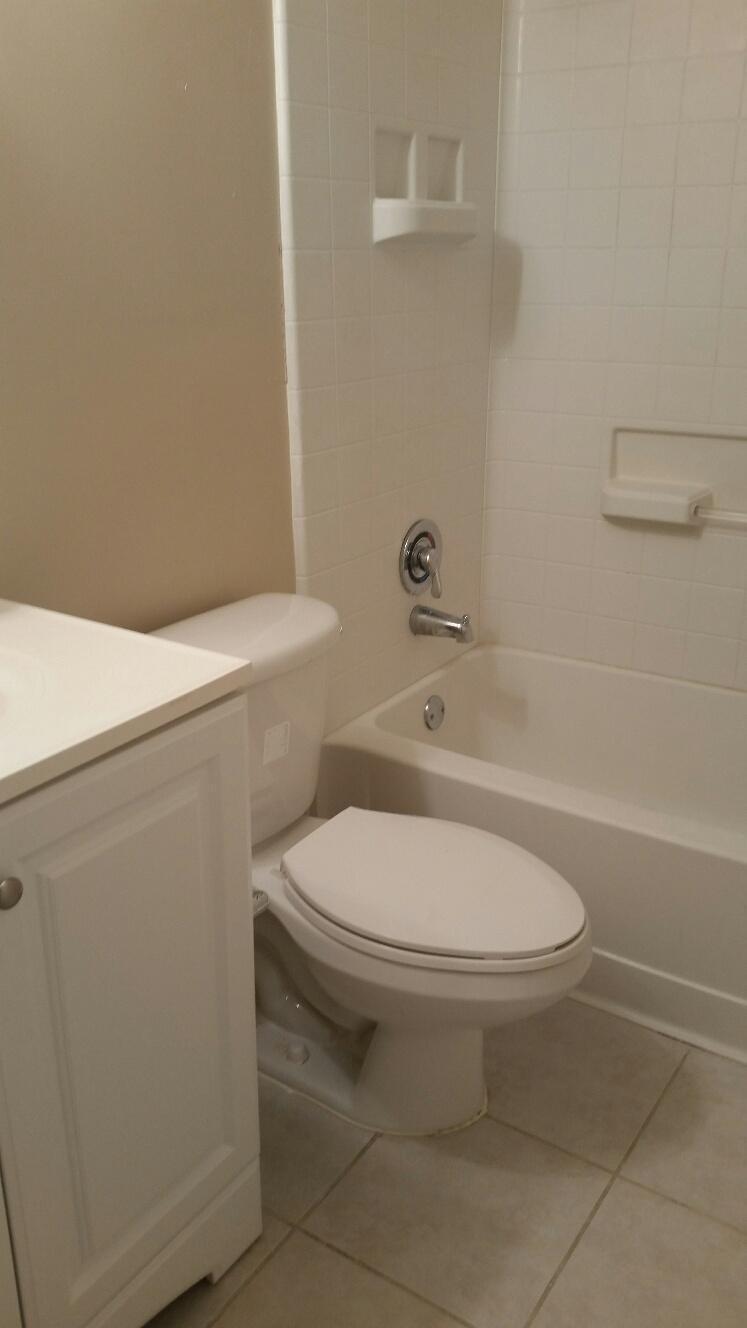 1501 Crescent Circle, Unit C20 Lake Park, FL 33403 - Photo 5 of 9 full Bath