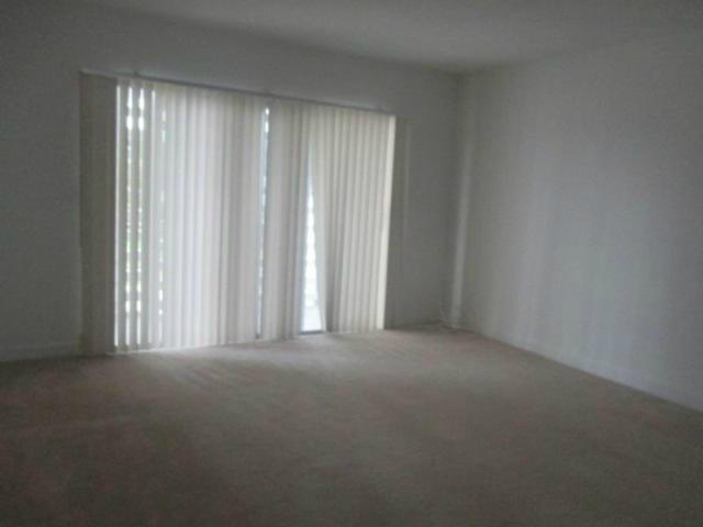 1501 Crescent Circle, Unit C20 Lake Park, FL 33403 - Photo 7 of 9 Living