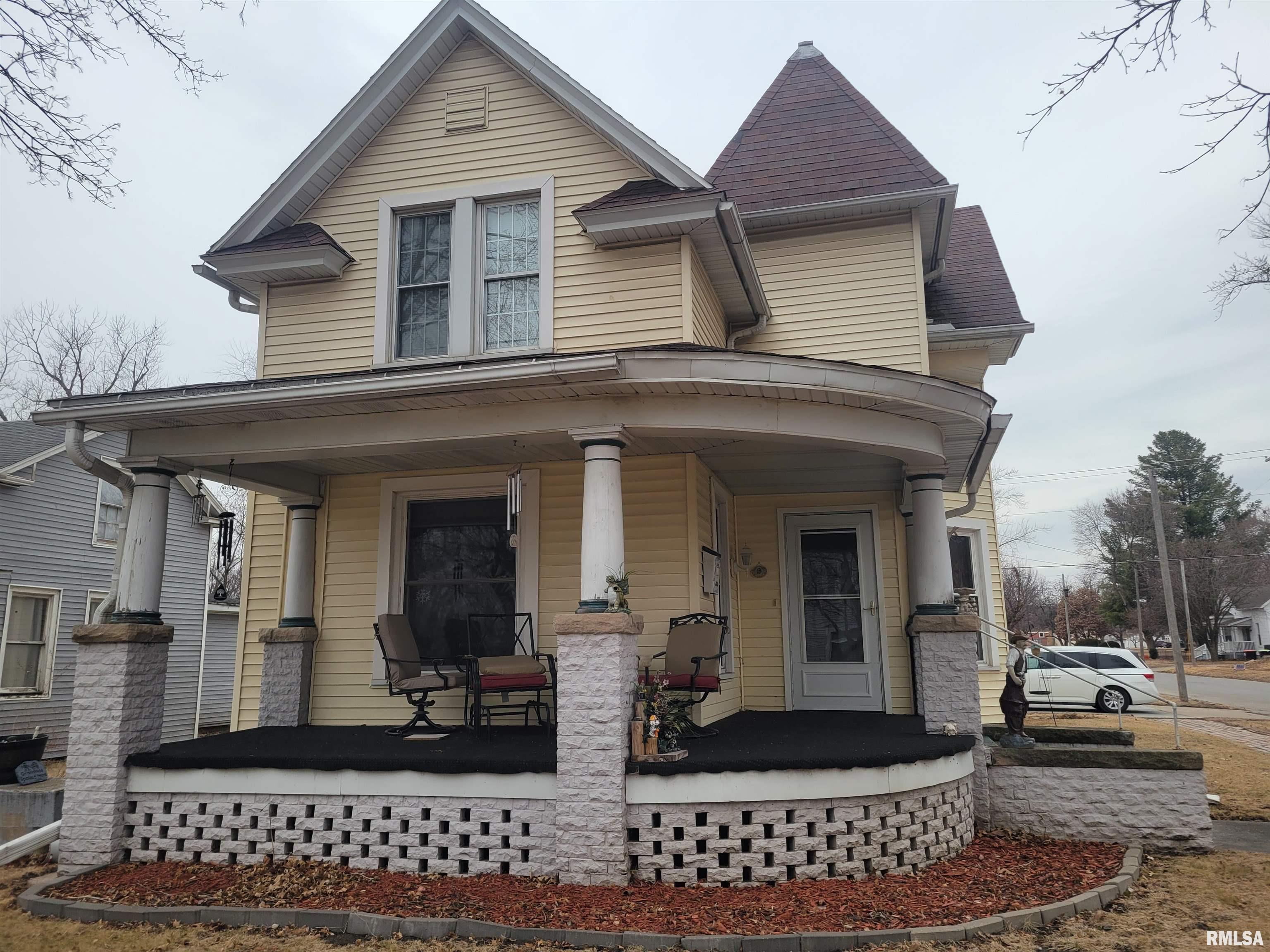 394 East Hurst Street Bushnell, IL 61422 - Photo 1 of 24