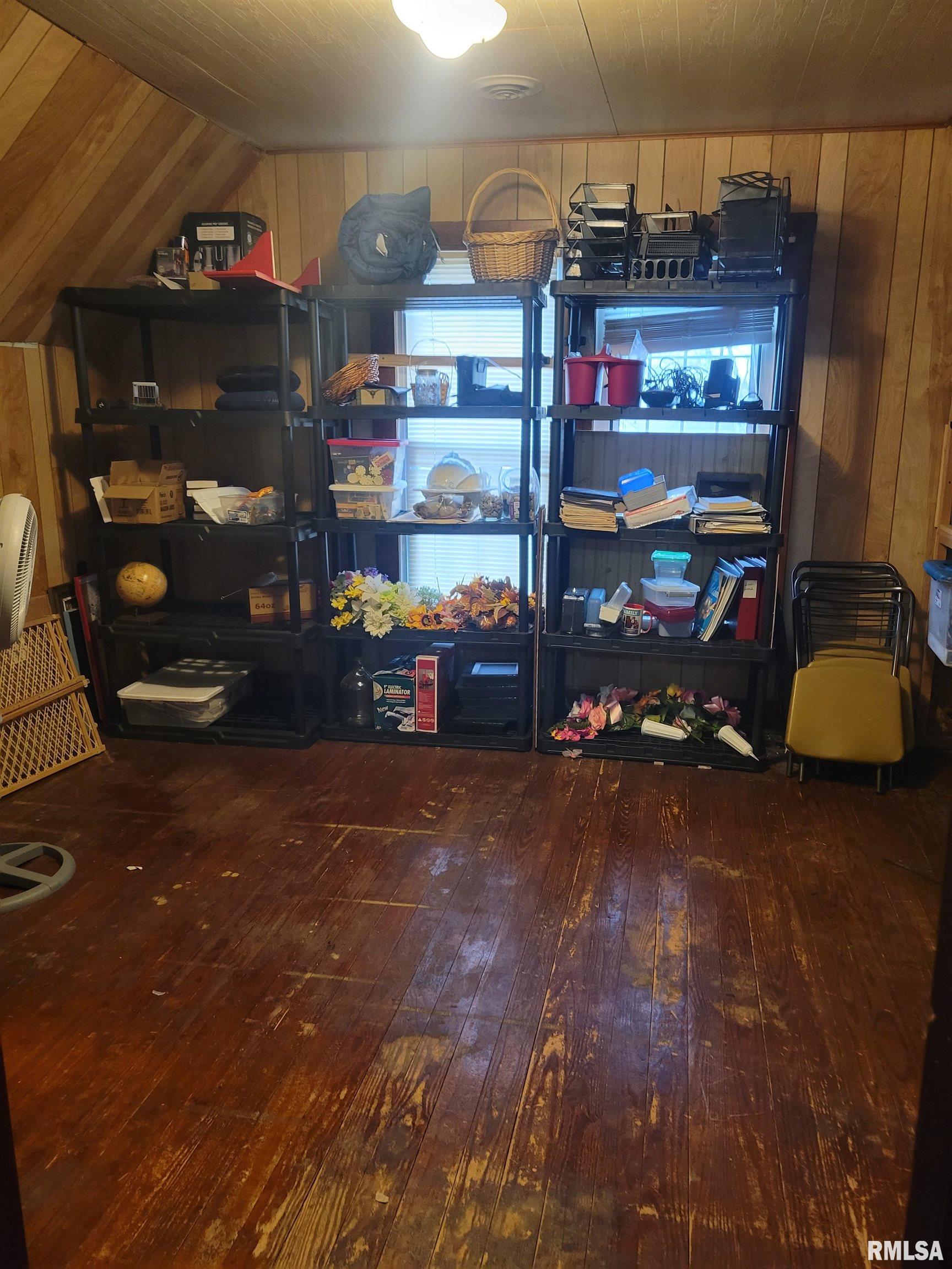 394 East Hurst Street Bushnell, IL 61422 - Photo 12 of 24