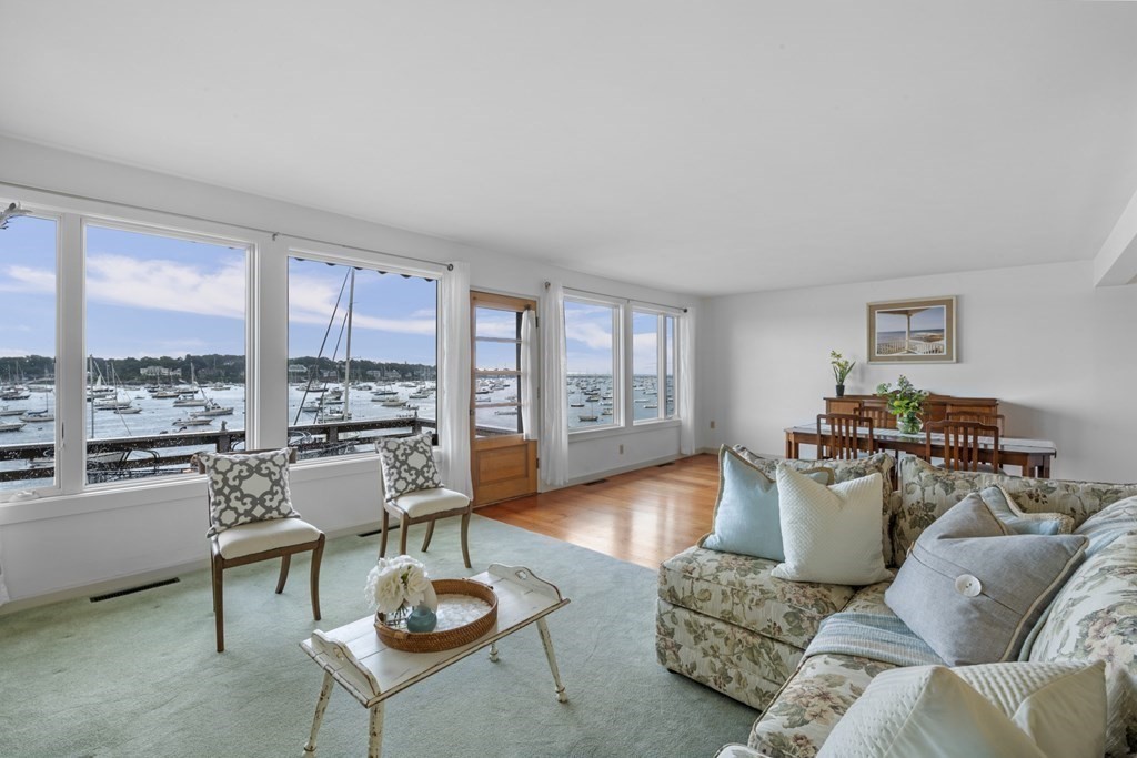7 Mariners Lane Marblehead, MA 01945 - Photo 4 of 29 Gallery Image 4