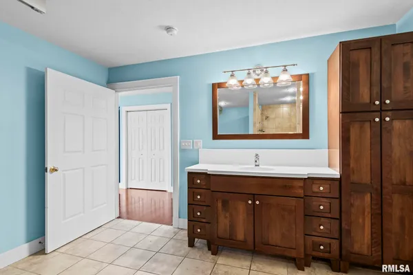 $990,000 | 2407 Eastwood Drive, Taylorville, IL 62568