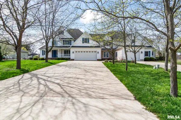 $990,000 | 2407 Eastwood Drive, Taylorville, IL 62568