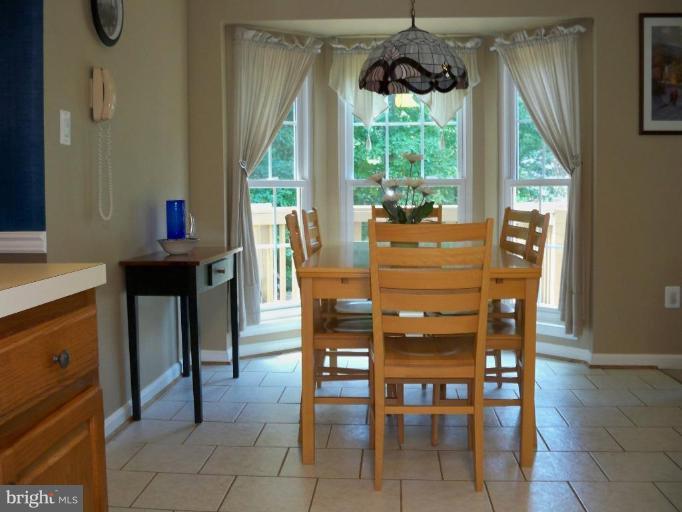 830 Potomac Ridge Court Sterling, VA 20164 - Photo 7 of 16 Eat-in area of kitchen