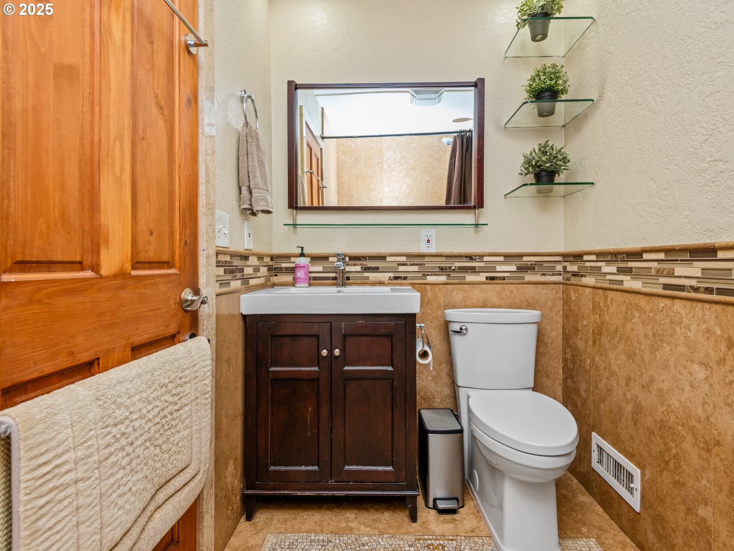 28282 Southwest Mountain Road West Linn, OR 97068 - Photo 27 of 45 Family Room