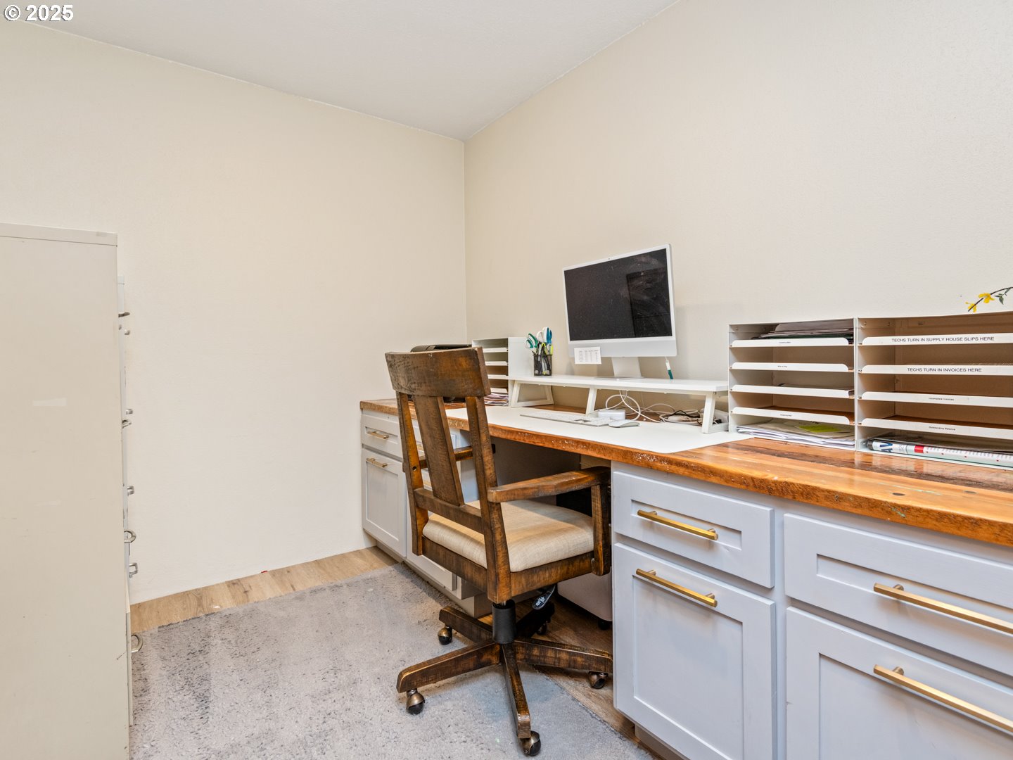 28282 Southwest Mountain Road West Linn, OR 97068 - Photo 38 of 45 Garage