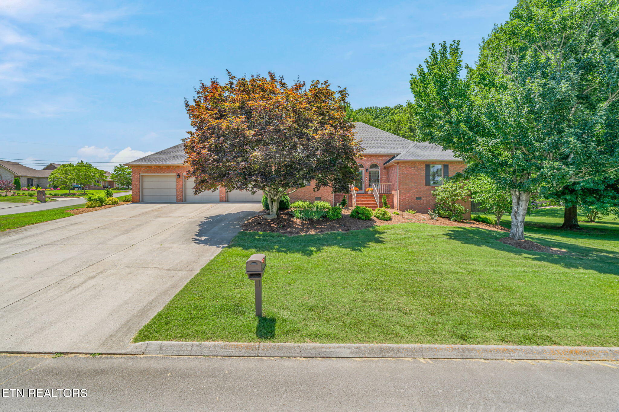 2-web-or-mls-3701 Hackworth Road-48
