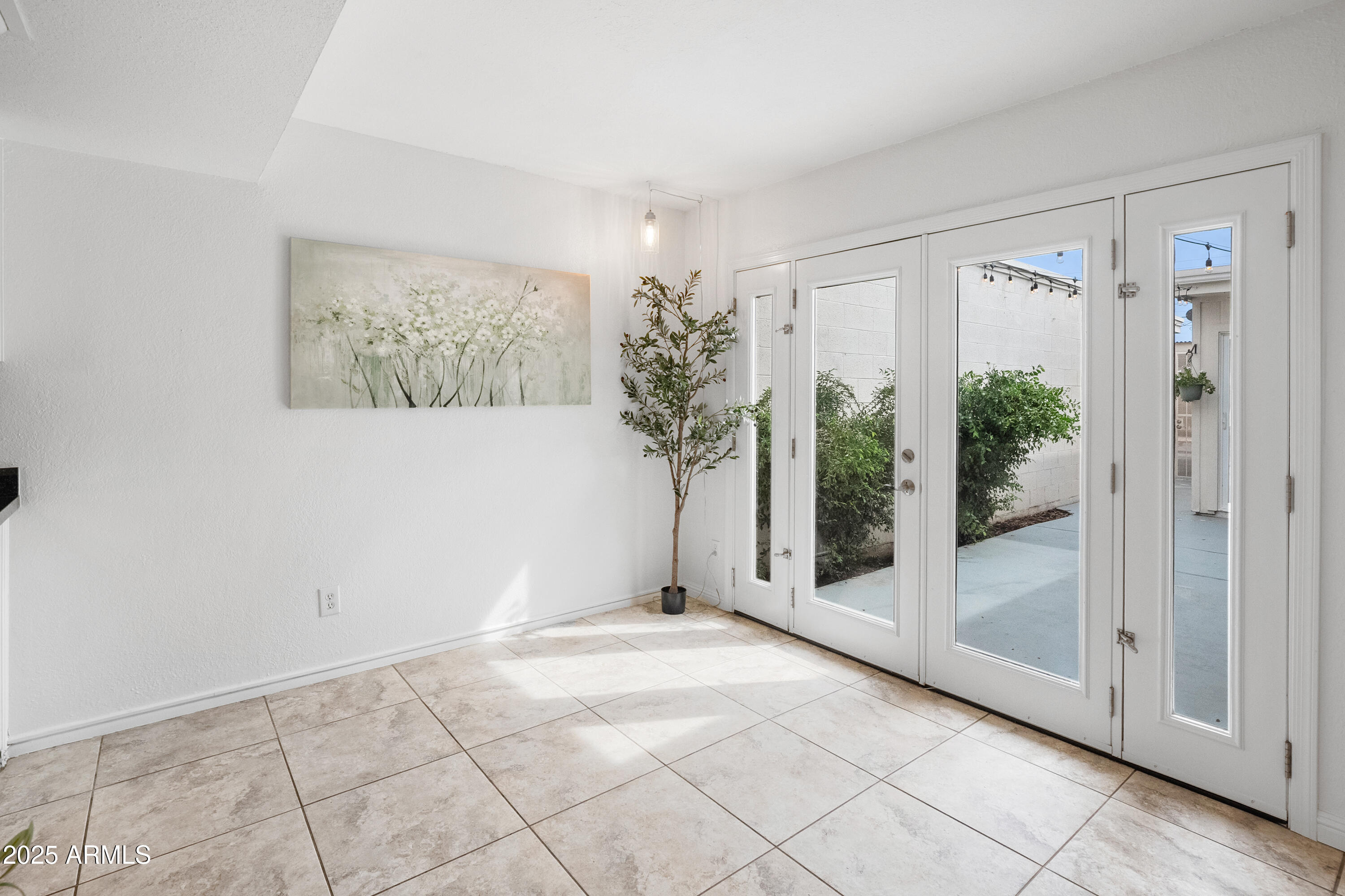 3928 North Granite Reef Road Scottsdale, AZ 85251 - Photo 18 of 30 a view of entryway with window