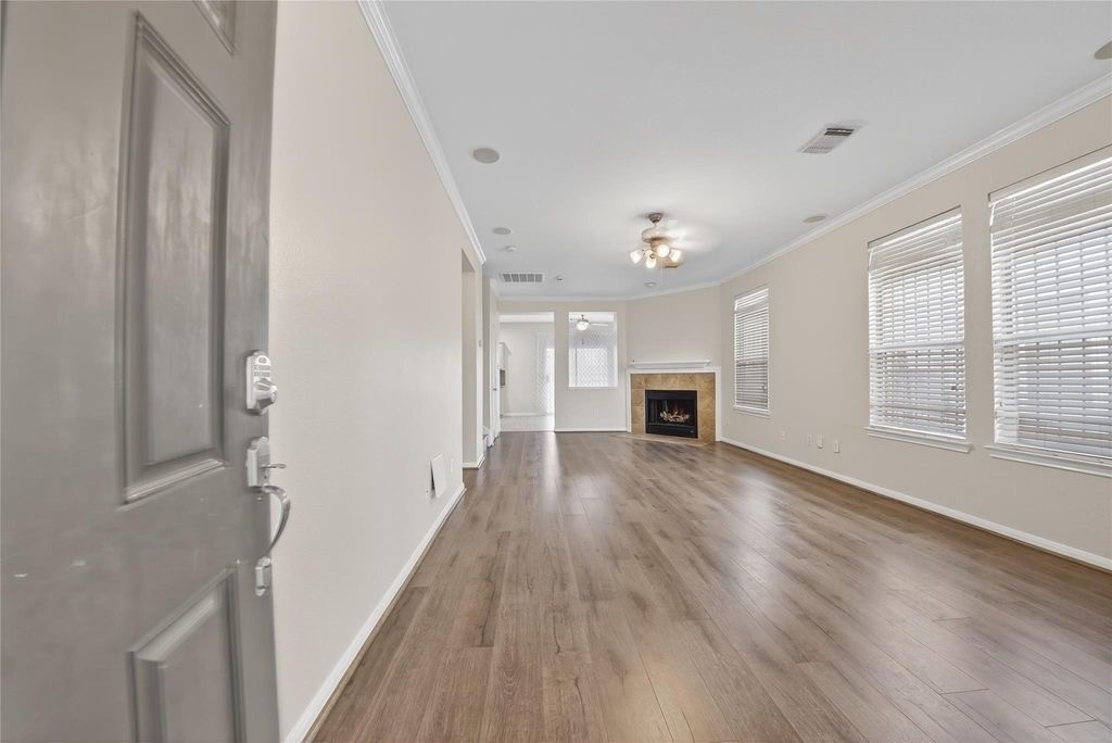 8118 Barnes Ridge Lane Houston, TX 77072 - Photo 3 of 19 Gallery Image 3