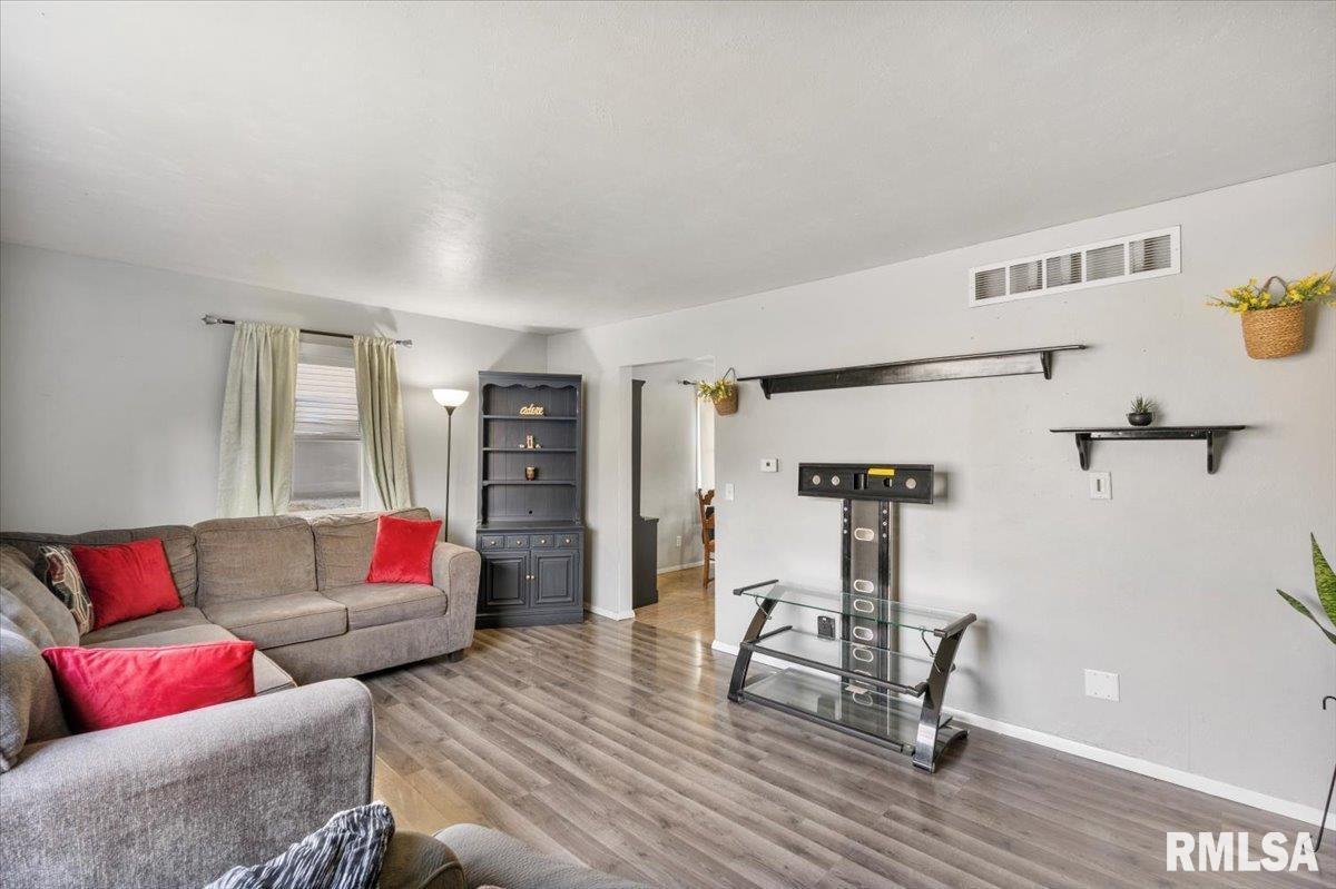 337 5th St Court Silvis, IL 61282 - Photo 11 of 42