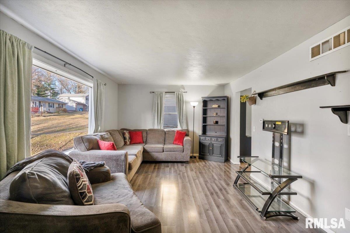 337 5th St Court Silvis, IL 61282 - Photo 12 of 42