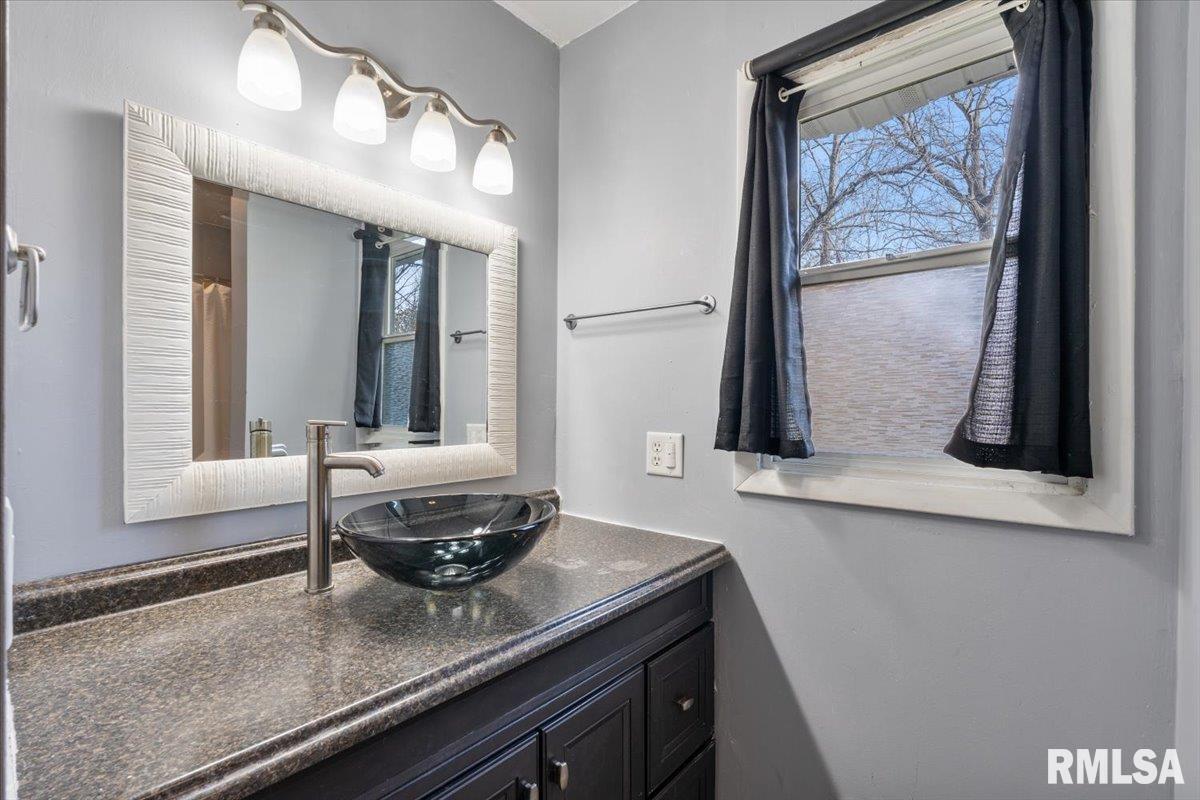 337 5th St Court Silvis, IL 61282 - Photo 15 of 42