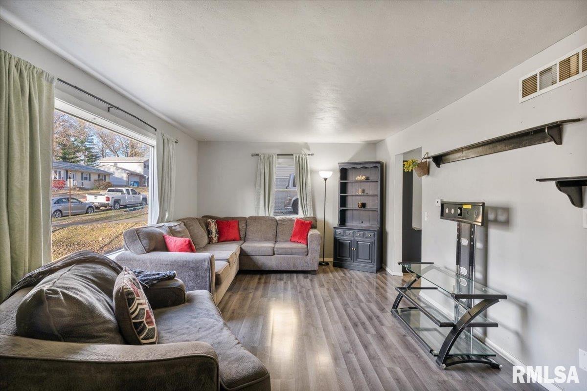 337 5th St Court Silvis, IL 61282 - Photo 17 of 42