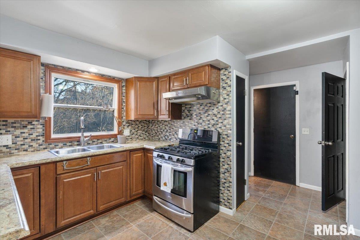 337 5th St Court Silvis, IL 61282 - Photo 19 of 42