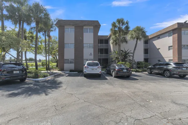 $220,000 | 2441 Southwest 82nd Avenue, Unit 301, Davie, FL 33324